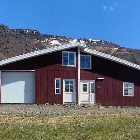 Hvammur 2 Guesthouse Red House Blonduos Buitenkant foto