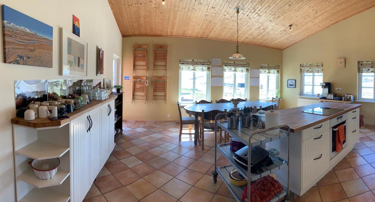 Hvammur 2 Guesthouse Red House Blonduos Buitenkant foto